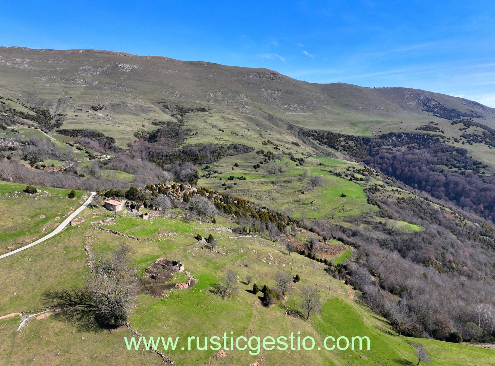 Ruin til salg i Ogassa - € 295.000 (Ref: 9168658)