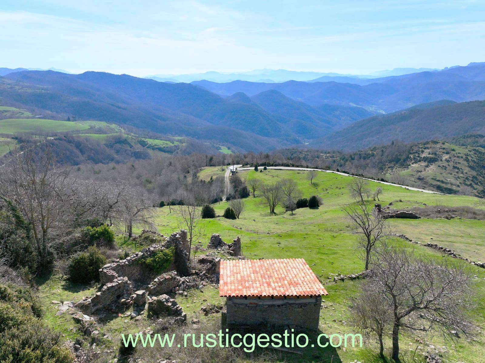 Ruin til salg i Ogassa - € 295.000 (Ref: 9168658)