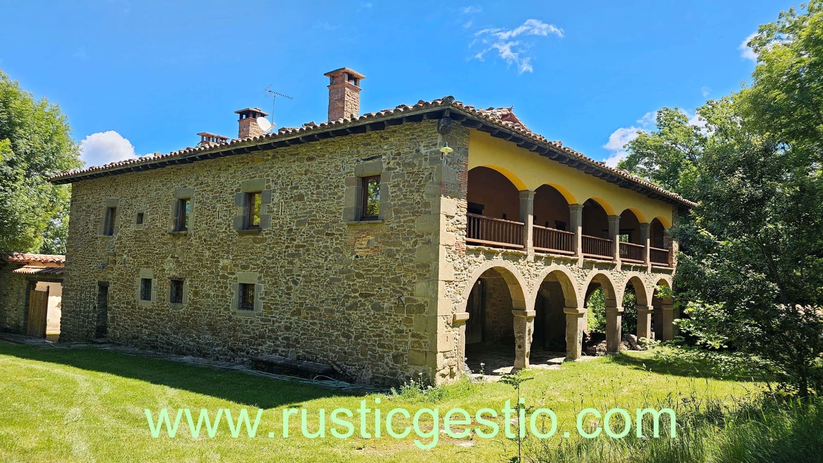 8 soveværelse Finca/Landehus til salg i La Vall d'en Bas med swimmingpool garage - € 1.290.000 (Ref: 9168660)