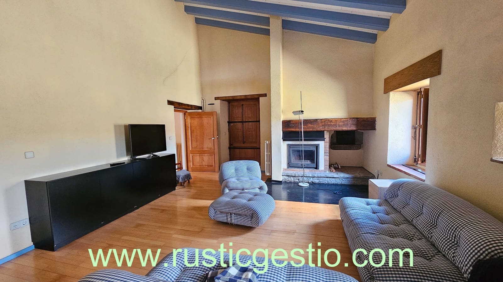 8 soveværelse Finca/Landehus til salg i La Vall d'en Bas med swimmingpool garage - € 1.290.000 (Ref: 9168660)