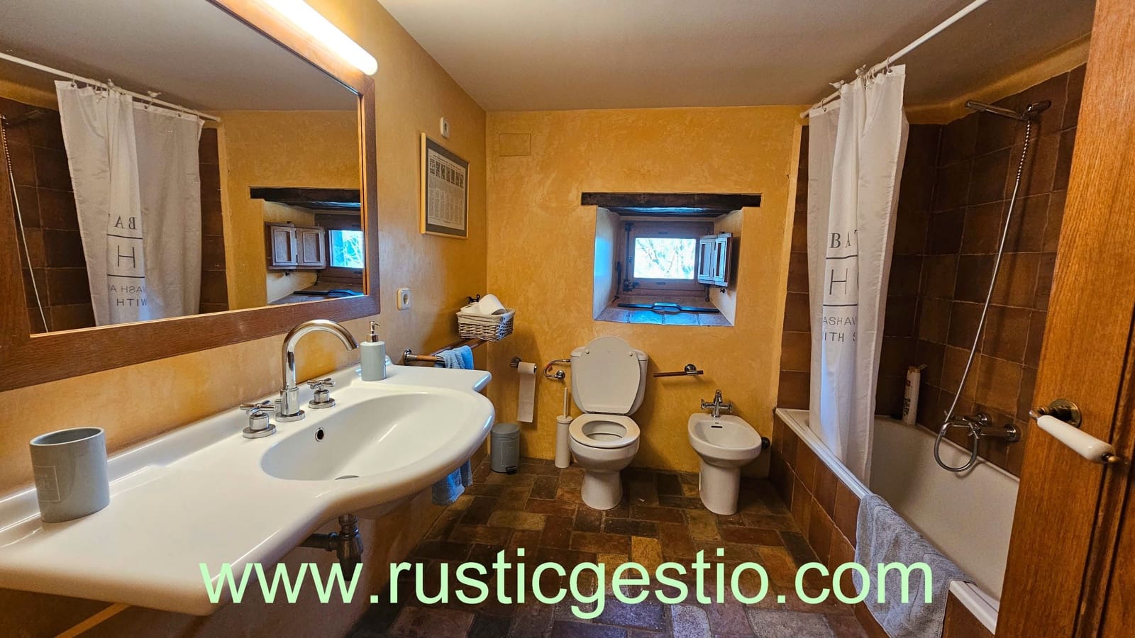 8 soveværelse Finca/Landehus til salg i La Vall d'en Bas med swimmingpool garage - € 1.290.000 (Ref: 9168660)