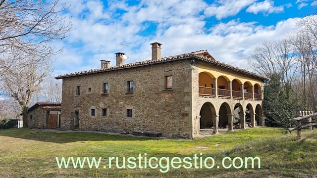 8 soveværelse Finca/Landehus til salg i La Vall d'en Bas med swimmingpool garage - € 1.290.000 (Ref: 9168660)