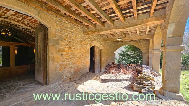 8 soveværelse Finca/Landehus til salg i La Vall d'en Bas med swimmingpool garage - € 1.290.000 (Ref: 9168660)