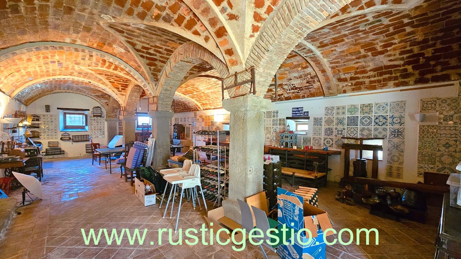 8 soveværelse Finca/Landehus til salg i La Vall d'en Bas med swimmingpool garage - € 1.290.000 (Ref: 9168660)