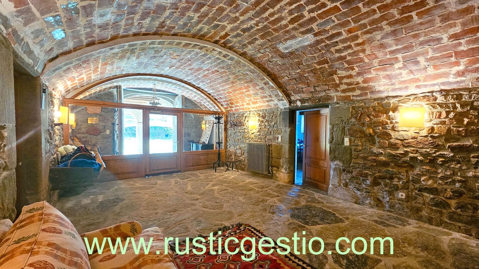 8 soveværelse Finca/Landehus til salg i La Vall d'en Bas med swimmingpool garage - € 1.290.000 (Ref: 9168660)