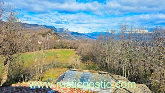 8 soveværelse Finca/Landehus til salg i La Vall d'en Bas med swimmingpool garage - € 1.290.000 (Ref: 9168660)