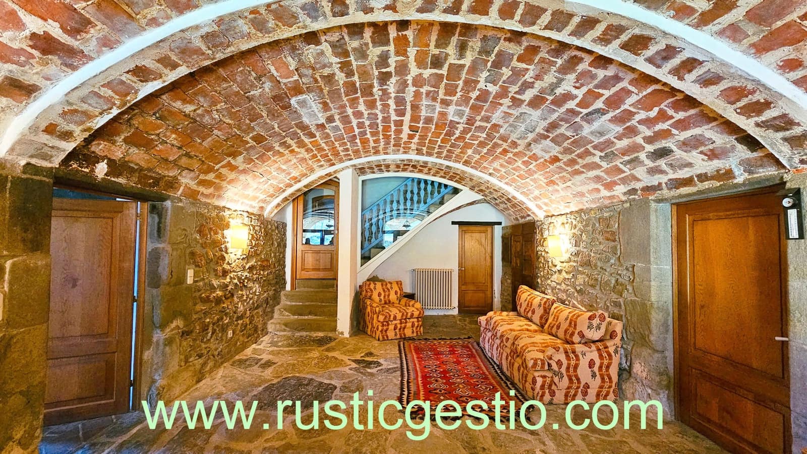 8 soveværelse Finca/Landehus til salg i La Vall d'en Bas med swimmingpool garage - € 1.290.000 (Ref: 9168660)