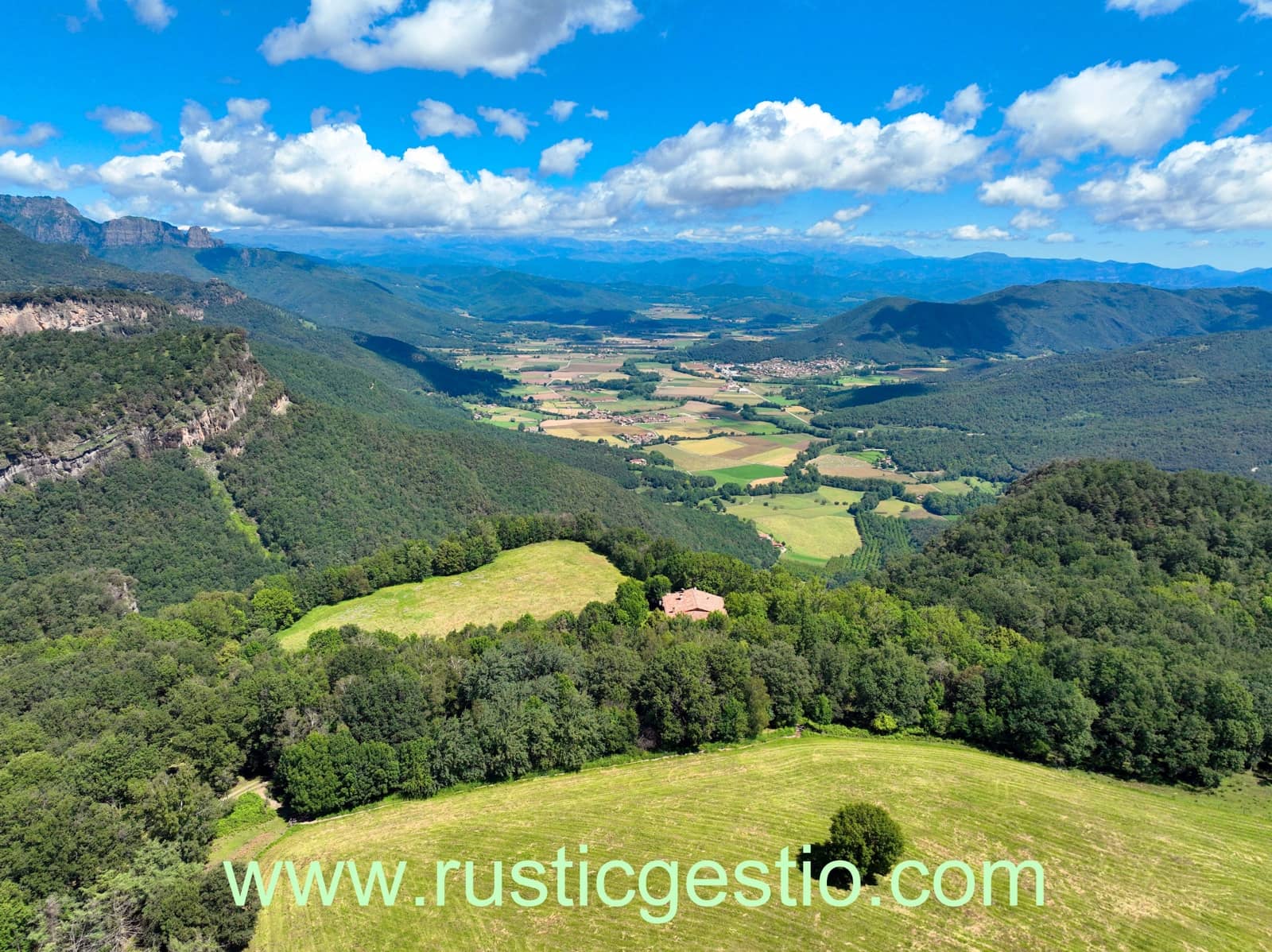 8 soveværelse Finca/Landehus til salg i La Vall d'en Bas med swimmingpool garage - € 1.290.000 (Ref: 9168660)