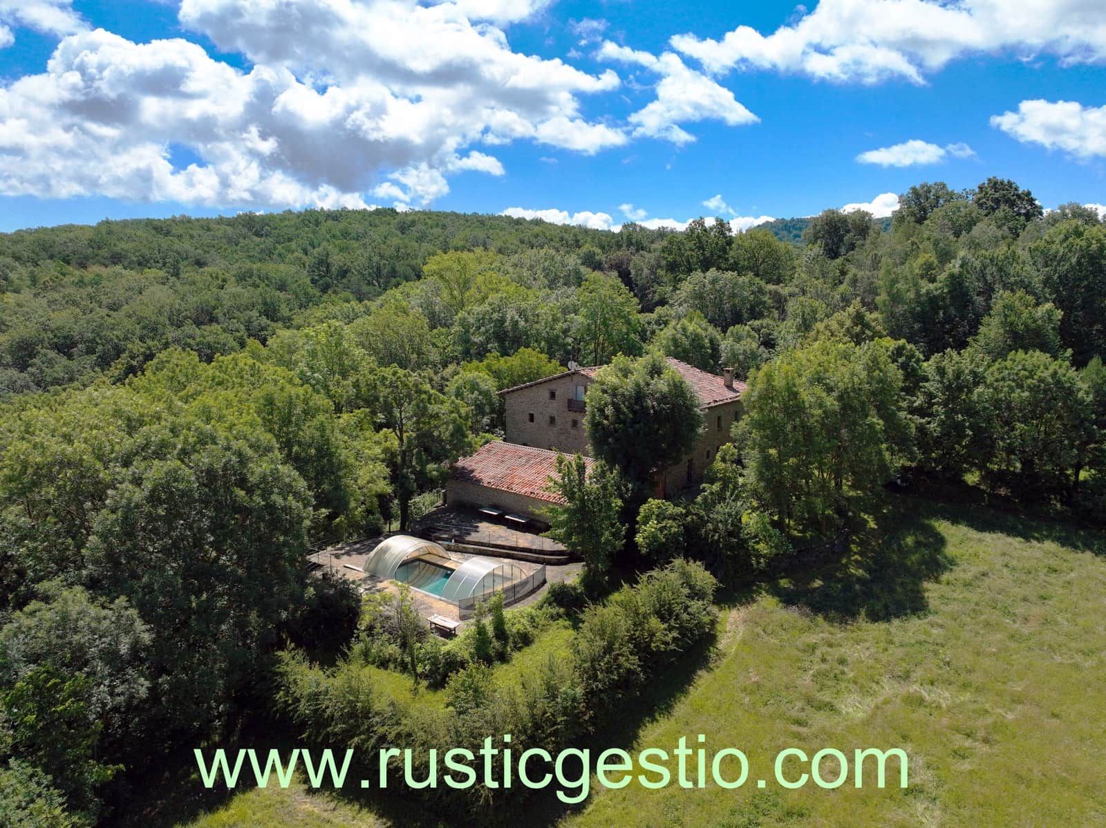 8 soveværelse Finca/Landehus til salg i La Vall d'en Bas med swimmingpool garage - € 1.290.000 (Ref: 9168660)