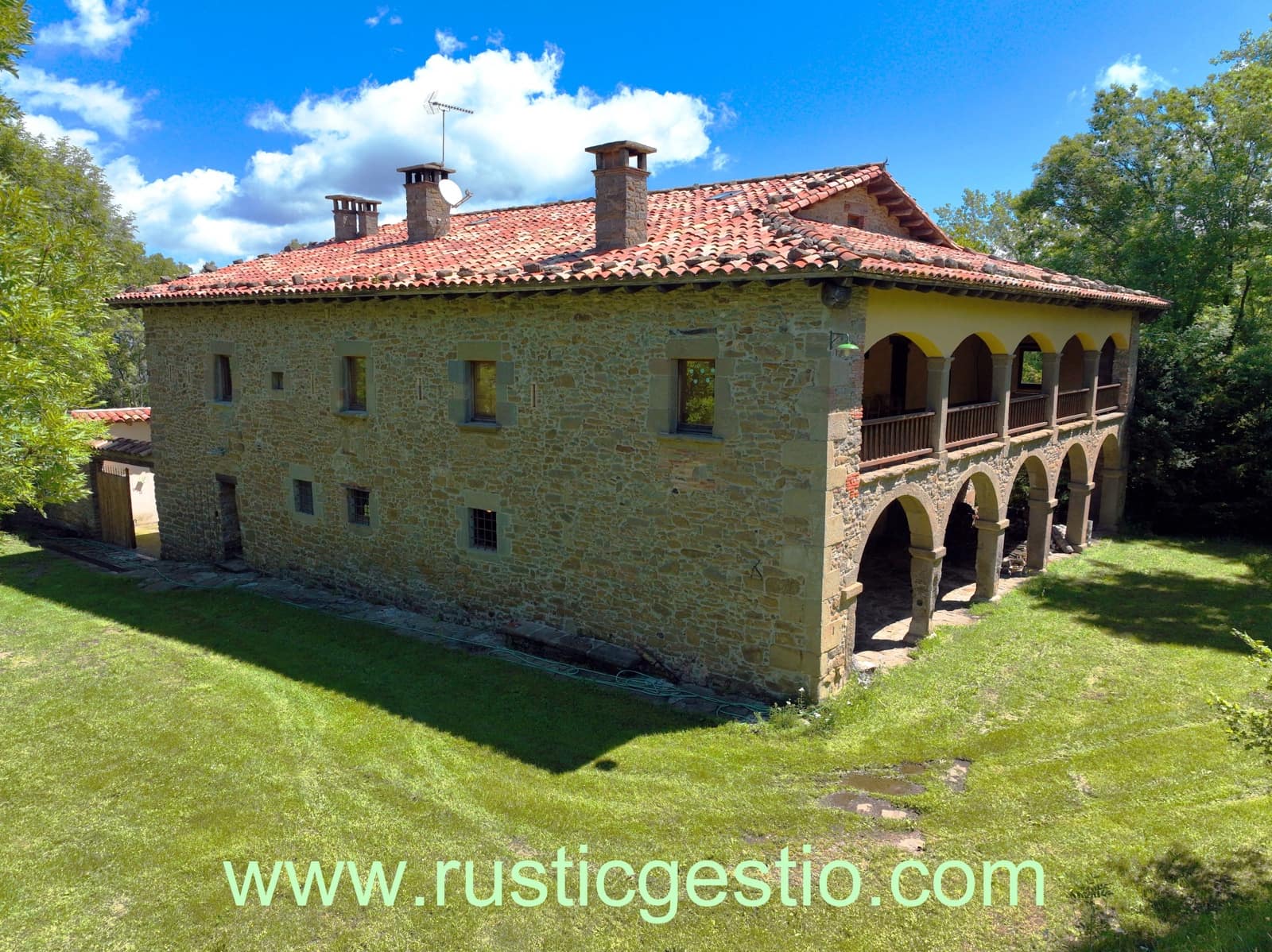 8 soveværelse Finca/Landehus til salg i La Vall d'en Bas med swimmingpool garage - € 1.290.000 (Ref: 9168660)