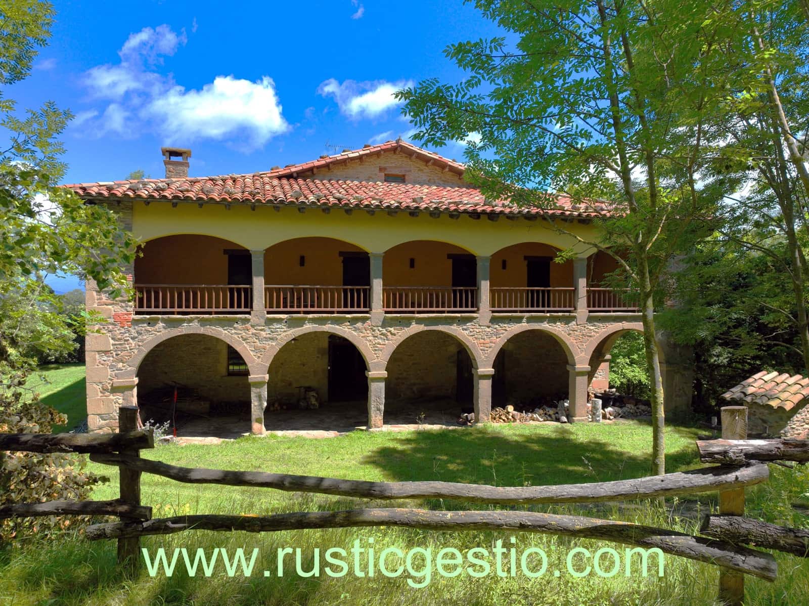 8 soveværelse Finca/Landehus til salg i La Vall d'en Bas med swimmingpool garage - € 1.290.000 (Ref: 9168660)