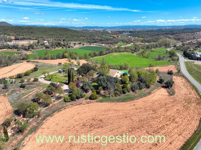 3 slaapkamer Finca/Landhuis te koop in Sant Salvador de Guardiola met zwembad - € 675.000 (Ref: 9168663)