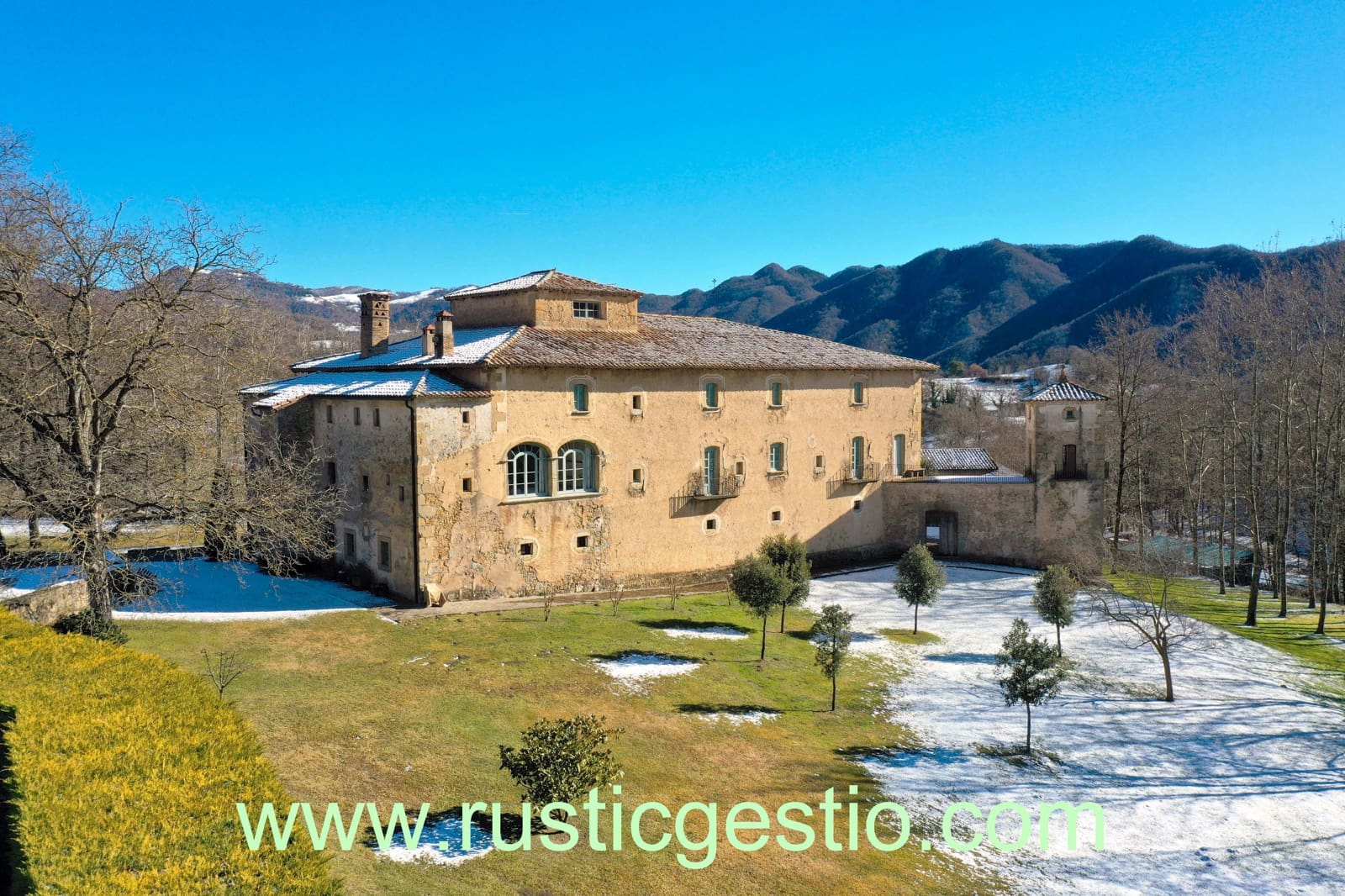 12 chambre Finca/Maison de Campagne à vendre à Vidra - 2 340 000 € (Ref: 9168664)