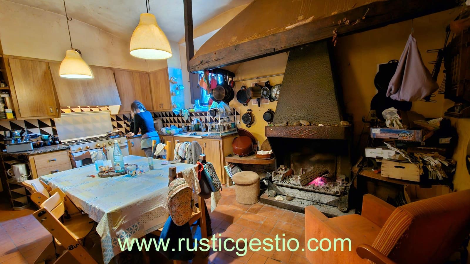 4 soveværelse Finca/Landehus til salg i Santa Pau med garage - € 590.000 (Ref: 9168671)