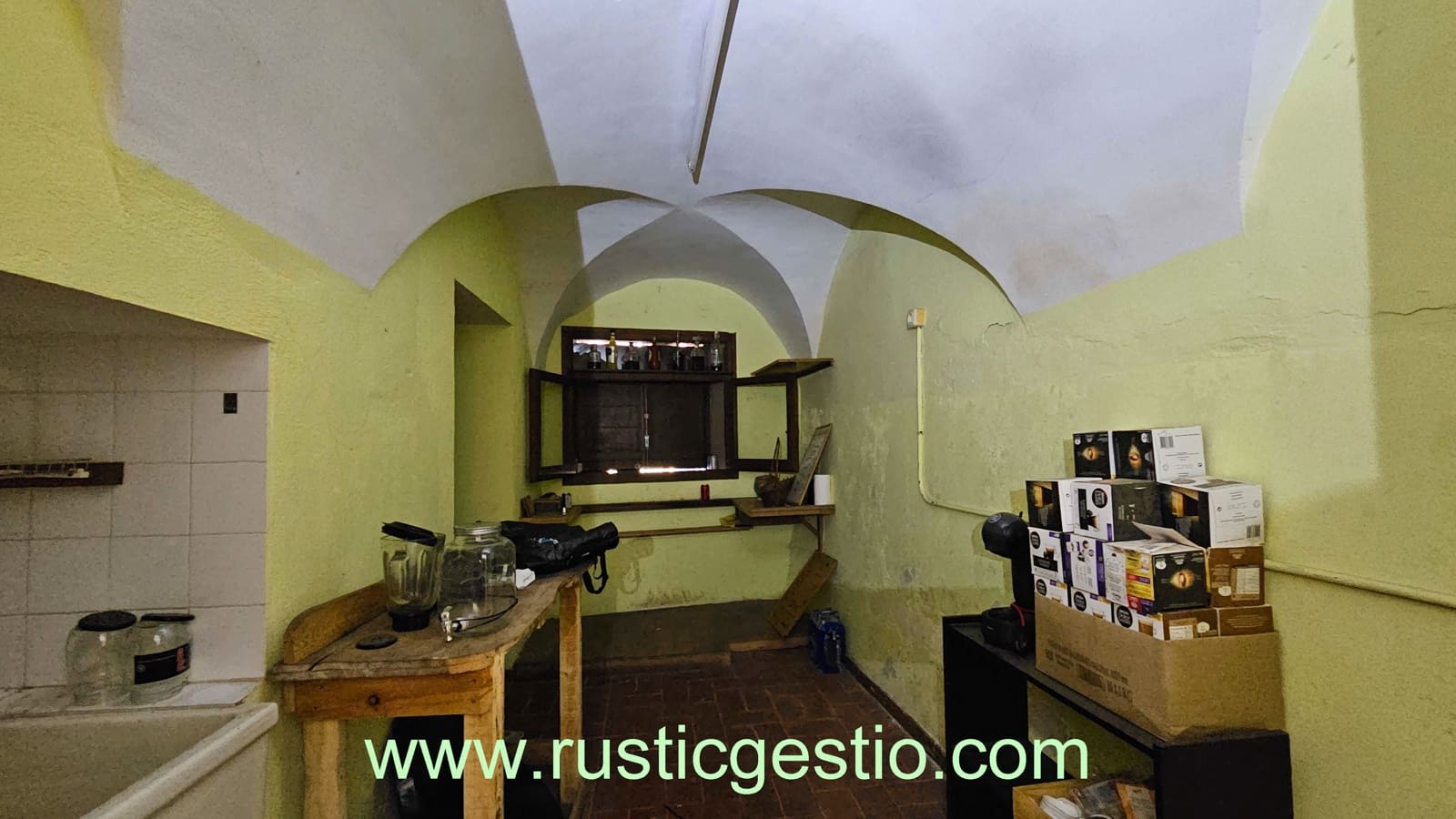 4 soveværelse Finca/Landehus til salg i Santa Pau med garage - € 590.000 (Ref: 9168671)