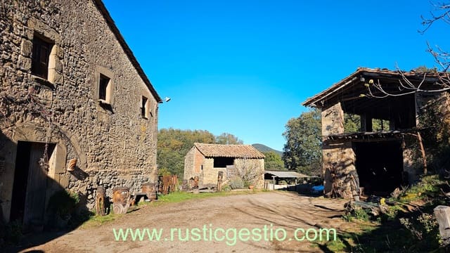 4 sypialnia Finka/Dom wiejski na sprzedaż w Santa Pau z garażem - 590 000 € (Ref: 9168671)