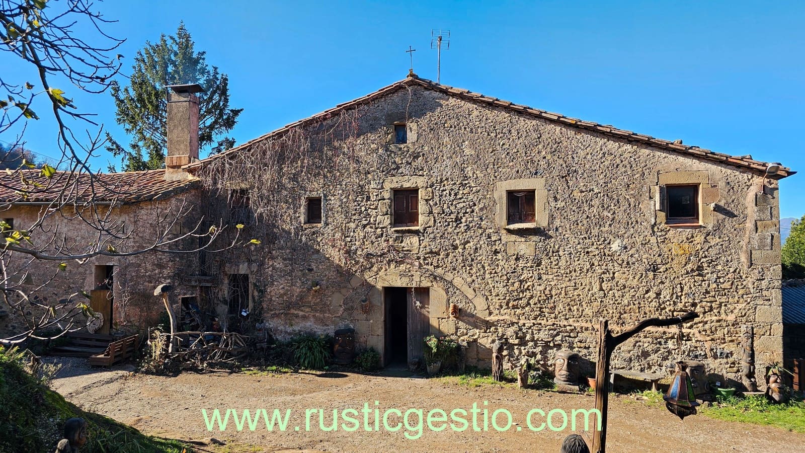 4 soveværelse Finca/Landehus til salg i Santa Pau med garage - € 590.000 (Ref: 9168671)