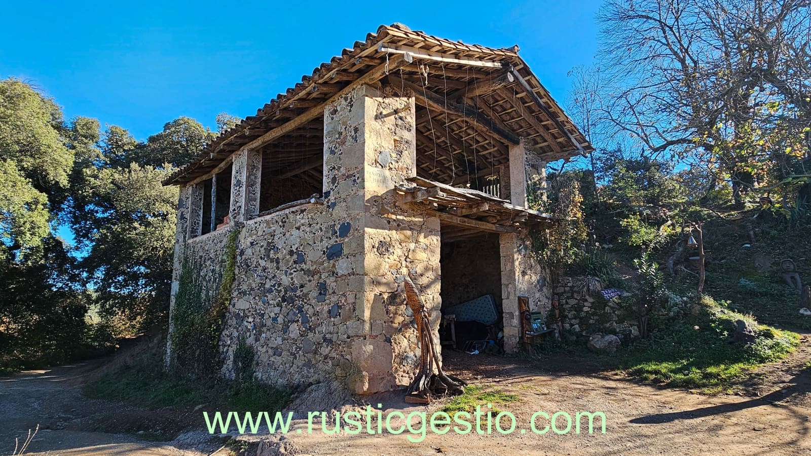 4 soveværelse Finca/Landehus til salg i Santa Pau med garage - € 590.000 (Ref: 9168671)