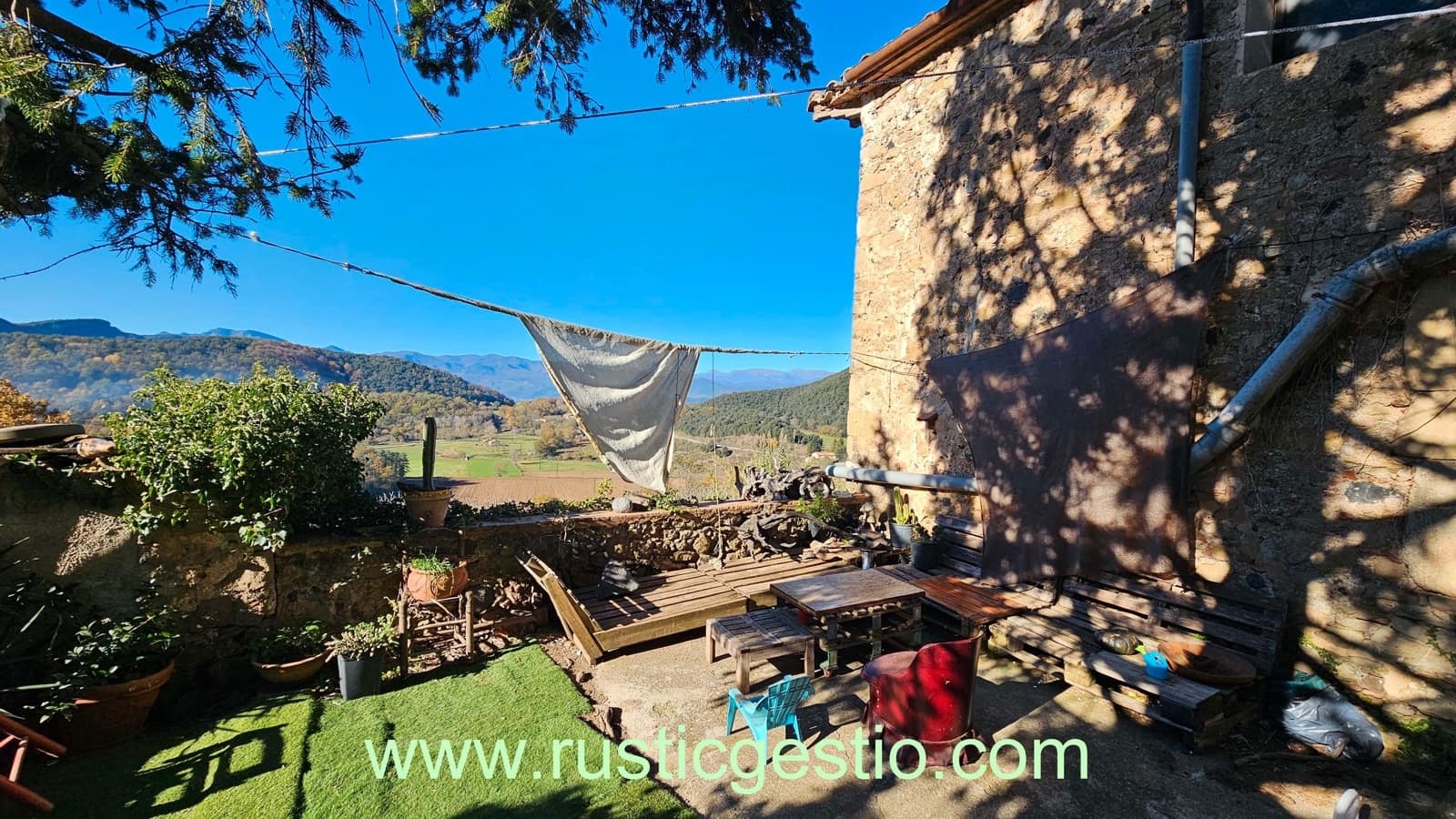 4 soveværelse Finca/Landehus til salg i Santa Pau med garage - € 590.000 (Ref: 9168671)