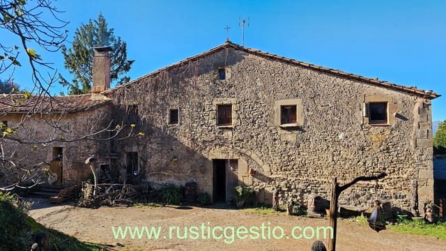 4 sypialnia Finka/Dom wiejski na sprzedaż w Santa Pau z garażem - 590 000 € (Ref: 9168671)