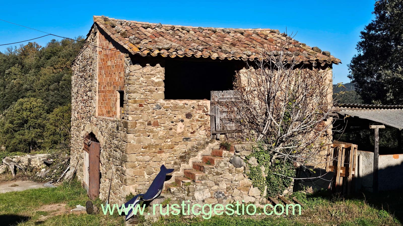 4 soveværelse Finca/Landehus til salg i Santa Pau med garage - € 590.000 (Ref: 9168671)