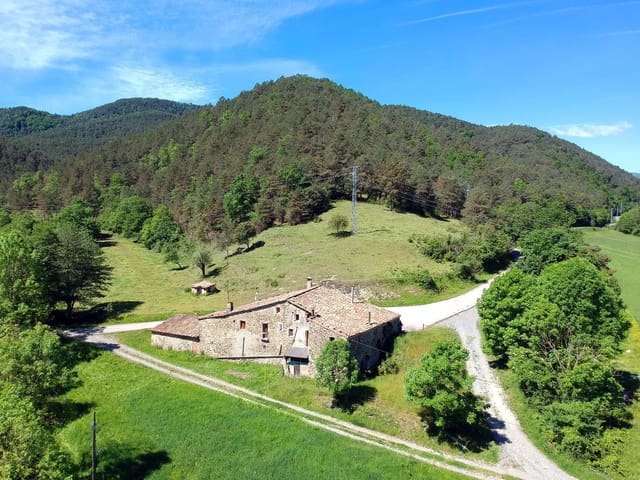 8 soveværelse Finca/Landehus til salg i La Vall de Bianya - € 375.000 (Ref: 9168674)