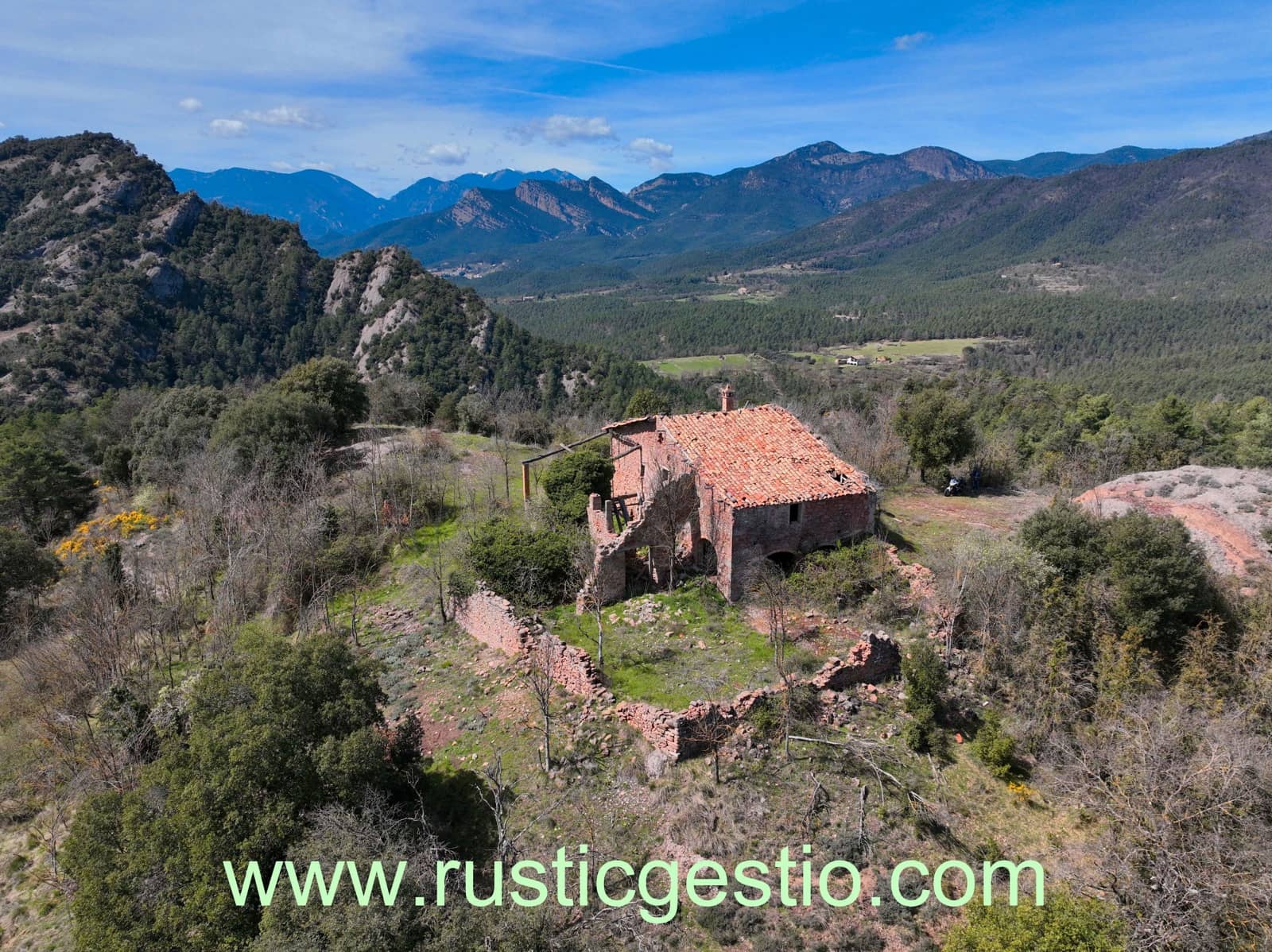 6 bedroom Finca/Country House for sale in Borreda - € 395,000 (Ref: 9168678)