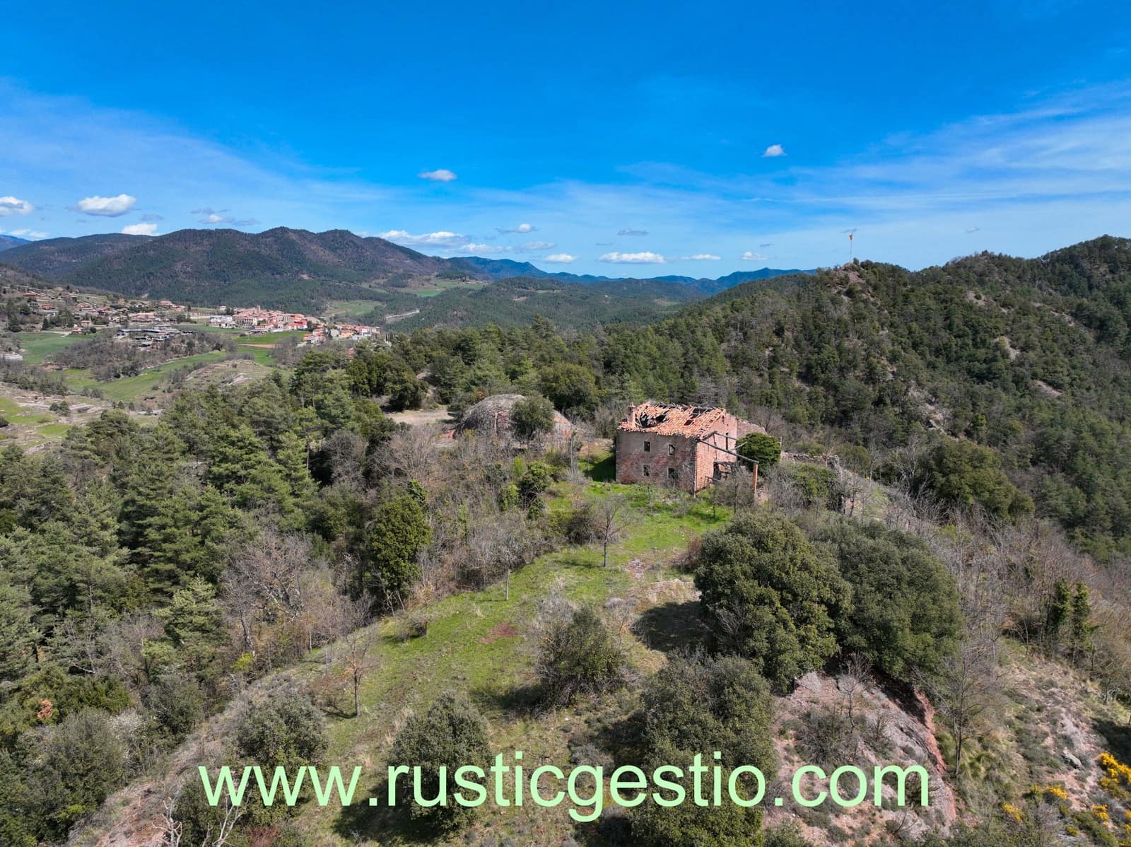 6 bedroom Finca/Country House for sale in Borreda - € 395,000 (Ref: 9168678)