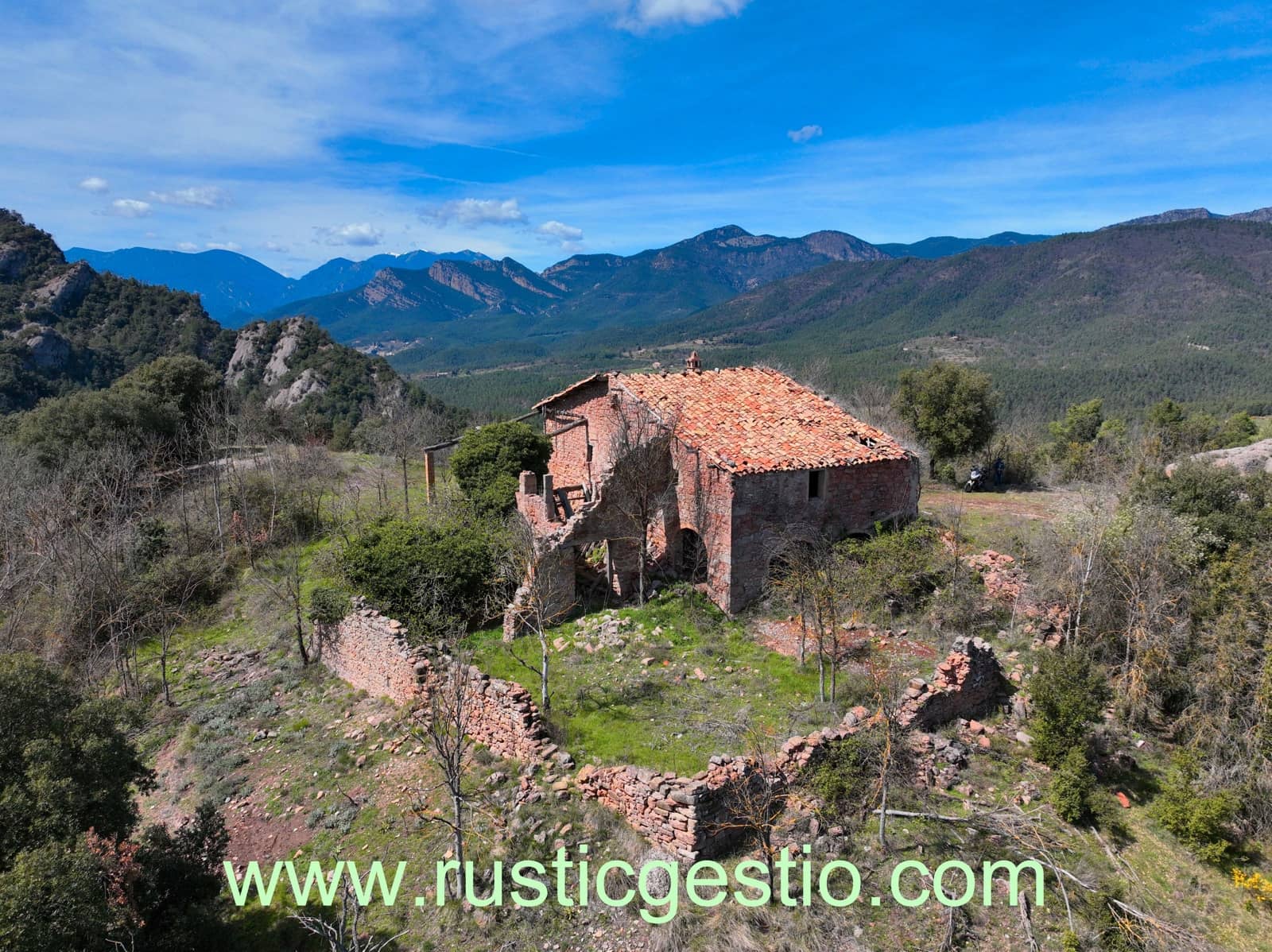 6 bedroom Finca/Country House for sale in Borreda - € 395,000 (Ref: 9168678)