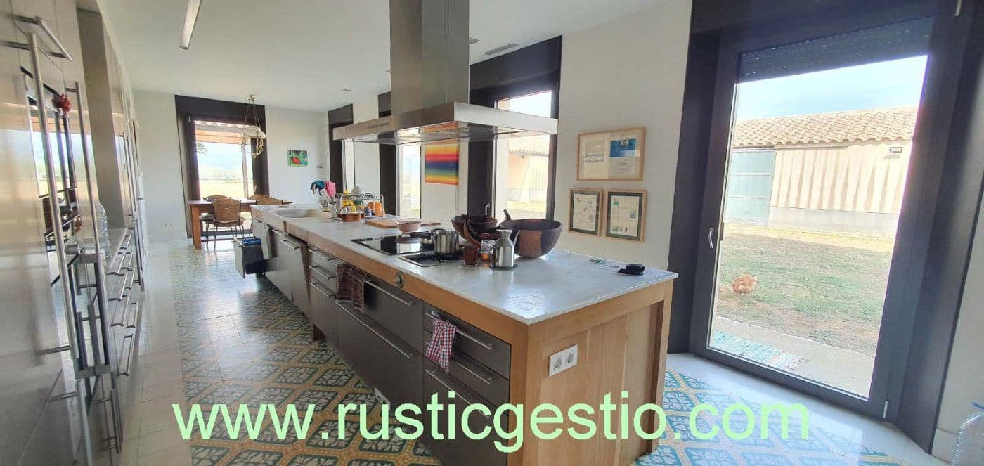 9 soveværelse Finca/Landehus til salg i Vic med garage - € 1.450.000 (Ref: 9168684)