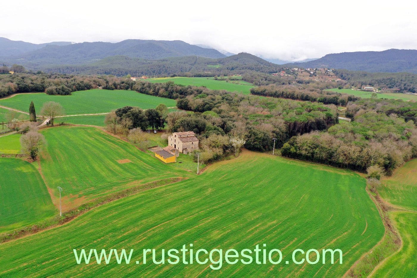 8 soveværelse Finca/Landehus til salg i Porqueres med garage - € 600.000 (Ref: 9168686)