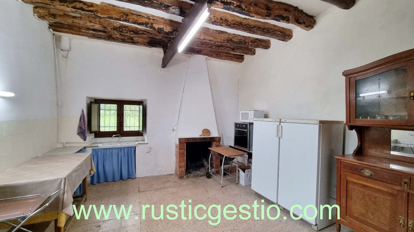 8 soveværelse Finca/Landehus til salg i Porqueres med garage - € 600.000 (Ref: 9168686)