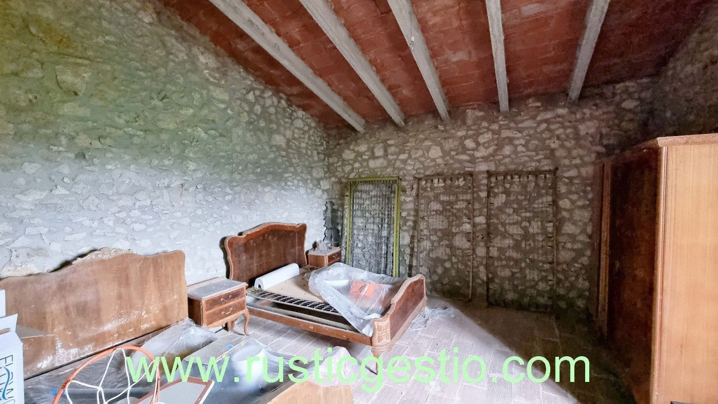 8 soveværelse Finca/Landehus til salg i Porqueres med garage - € 600.000 (Ref: 9168686)