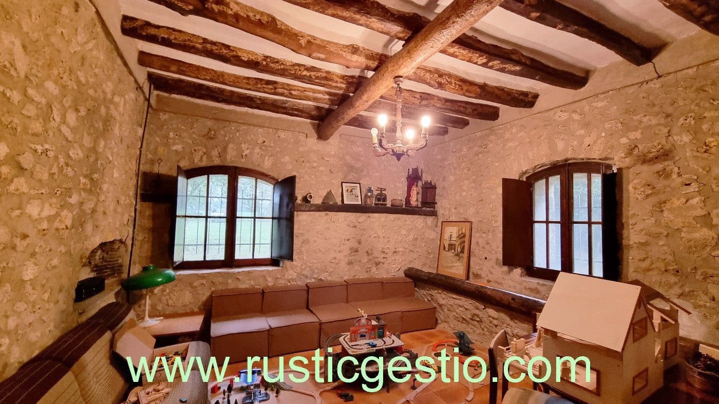 8 soveværelse Finca/Landehus til salg i Porqueres med garage - € 600.000 (Ref: 9168686)