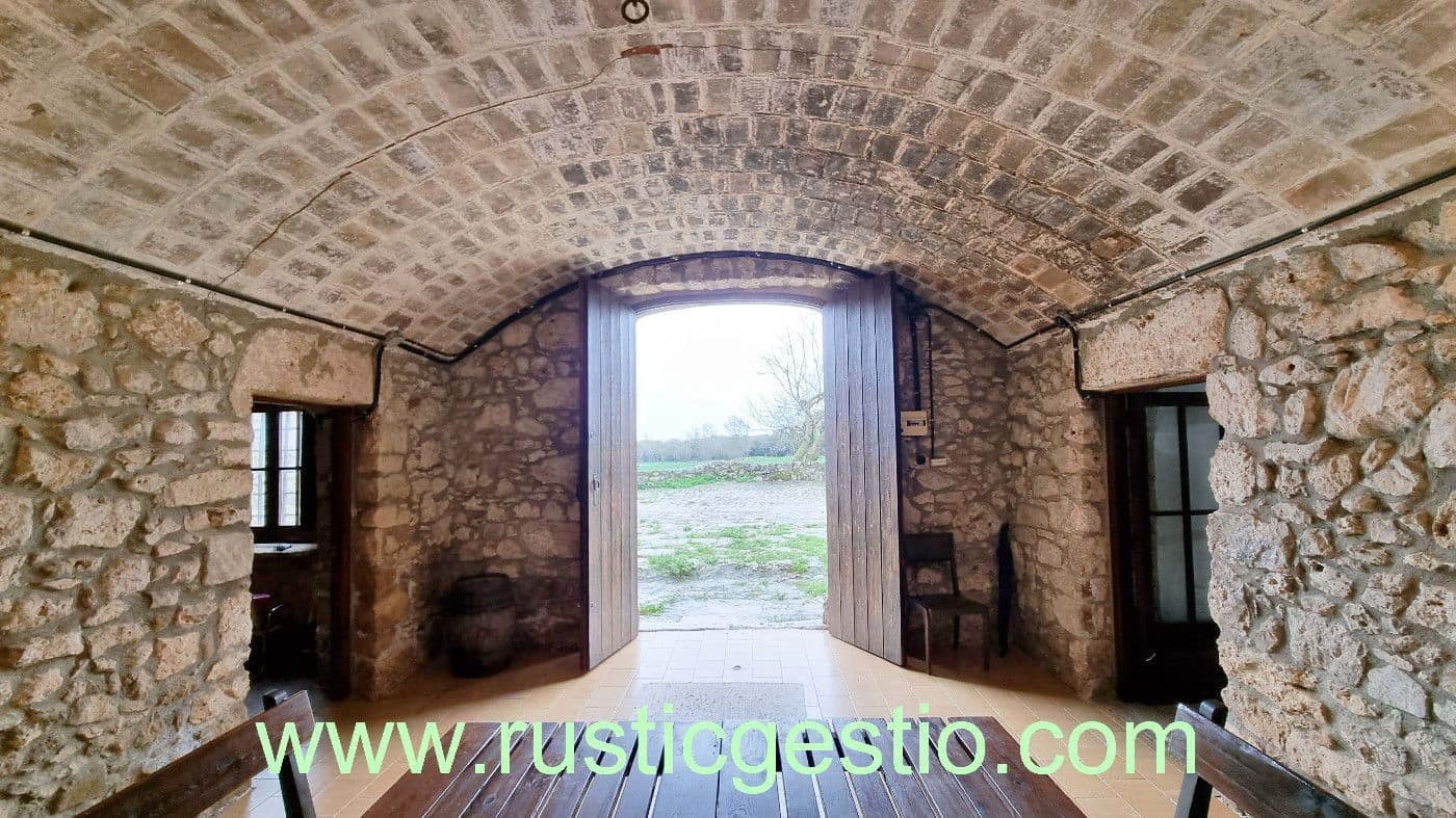 8 soveværelse Finca/Landehus til salg i Porqueres med garage - € 600.000 (Ref: 9168686)