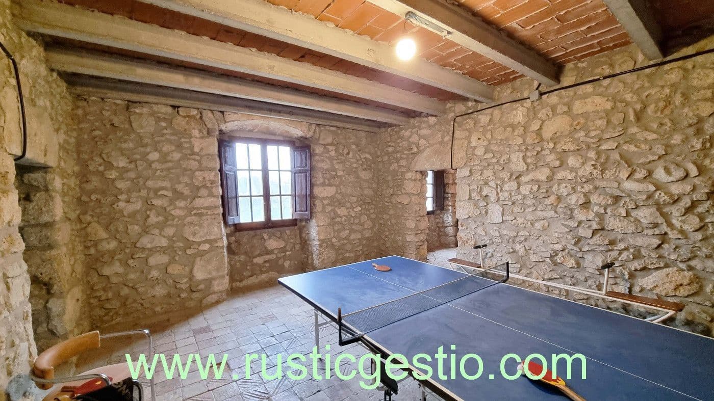 8 soveværelse Finca/Landehus til salg i Porqueres med garage - € 600.000 (Ref: 9168686)