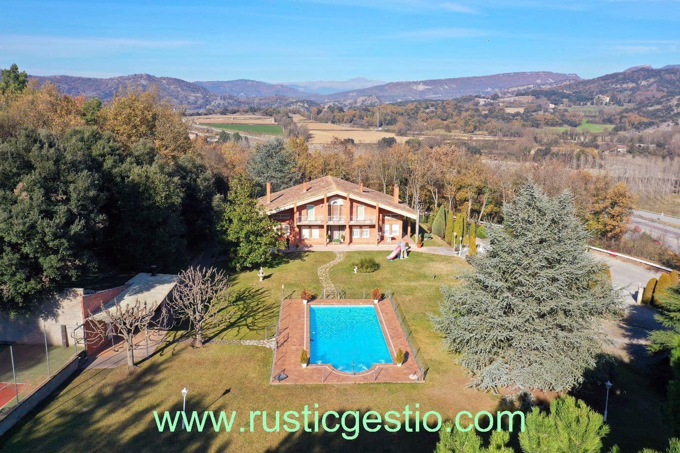 12 bedroom Finca/Country House for sale in Oris with pool garage - € 920,000 (Ref: 9168688)