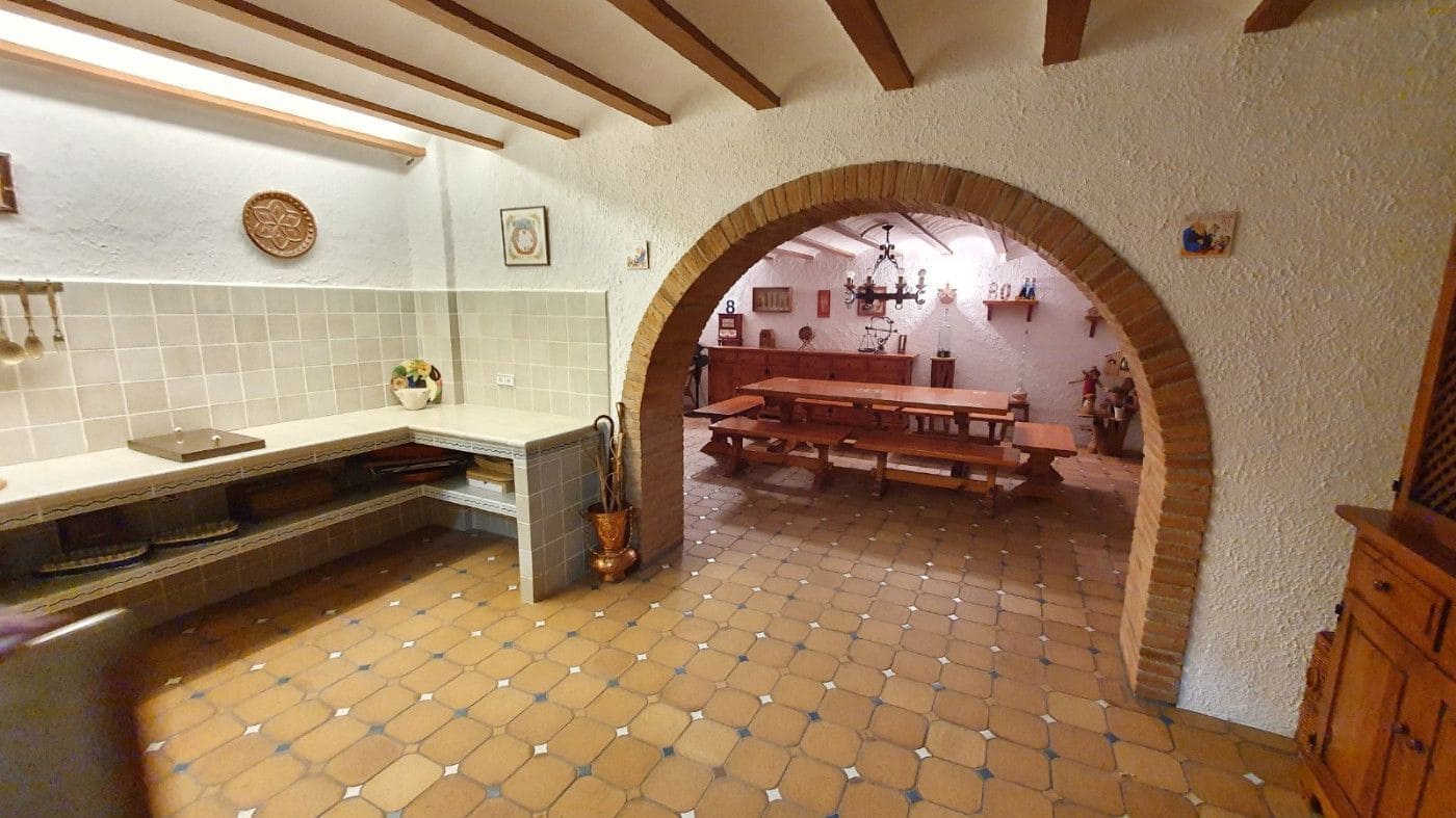 12 bedroom Finca/Country House for sale in Oris with pool garage - € 920,000 (Ref: 9168688)