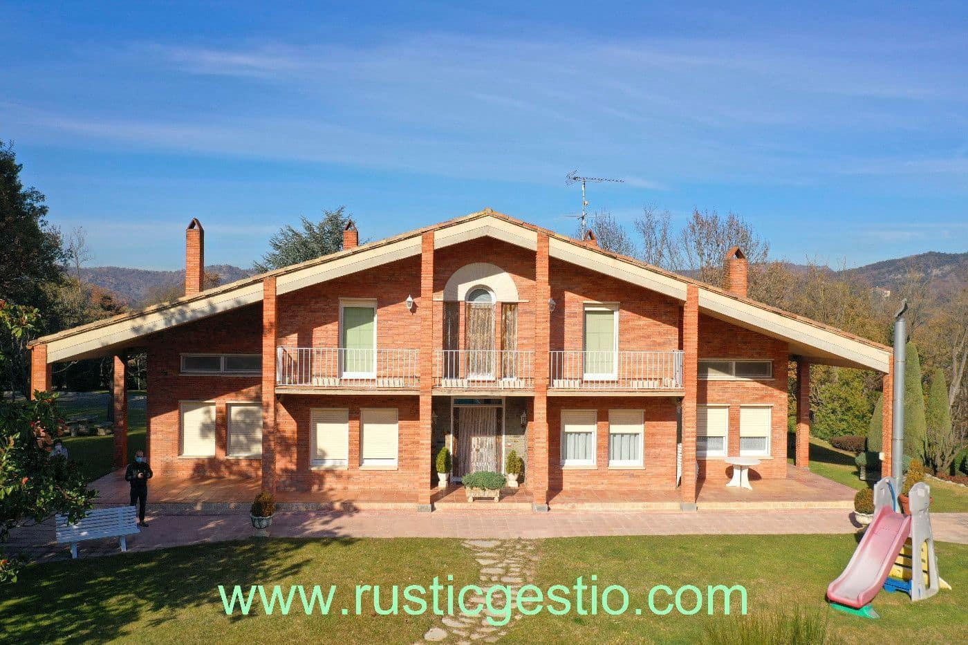 12 bedroom Finca/Country House for sale in Oris with pool garage - € 920,000 (Ref: 9168688)