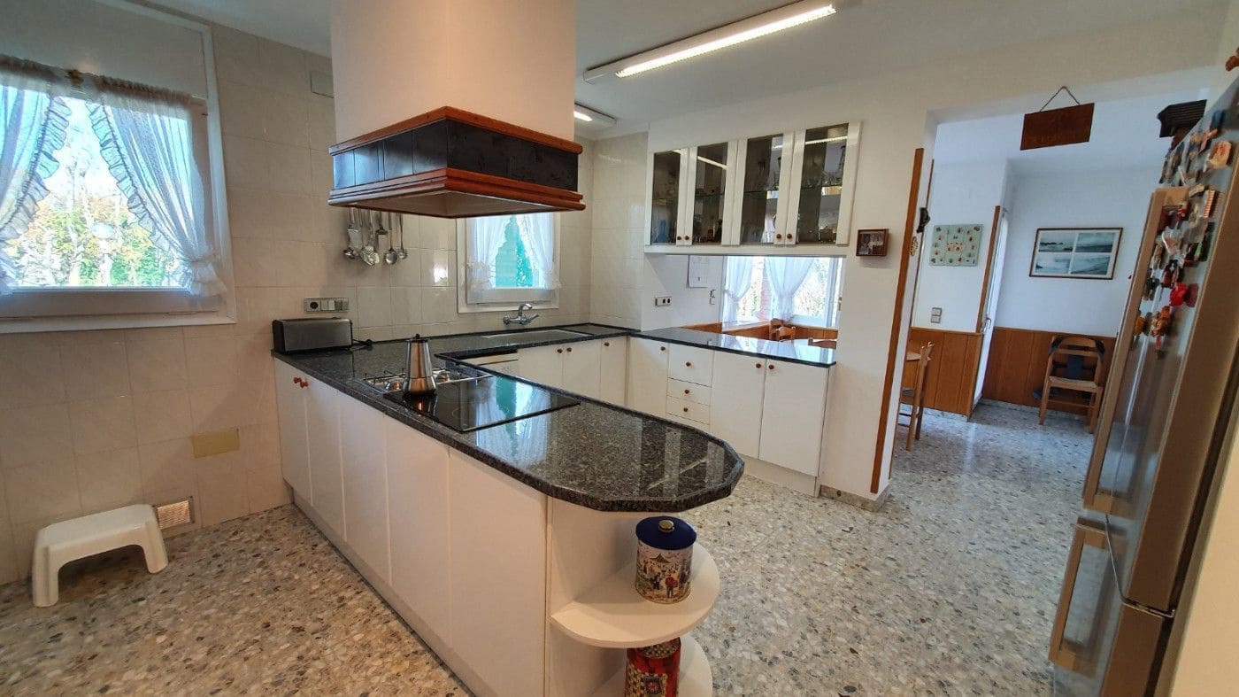 12 bedroom Finca/Country House for sale in Oris with pool garage - € 920,000 (Ref: 9168688)