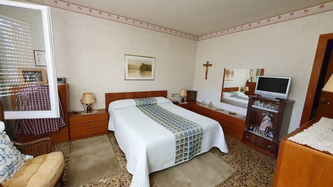 12 bedroom Finca/Country House for sale in Oris with pool garage - € 920,000 (Ref: 9168688)