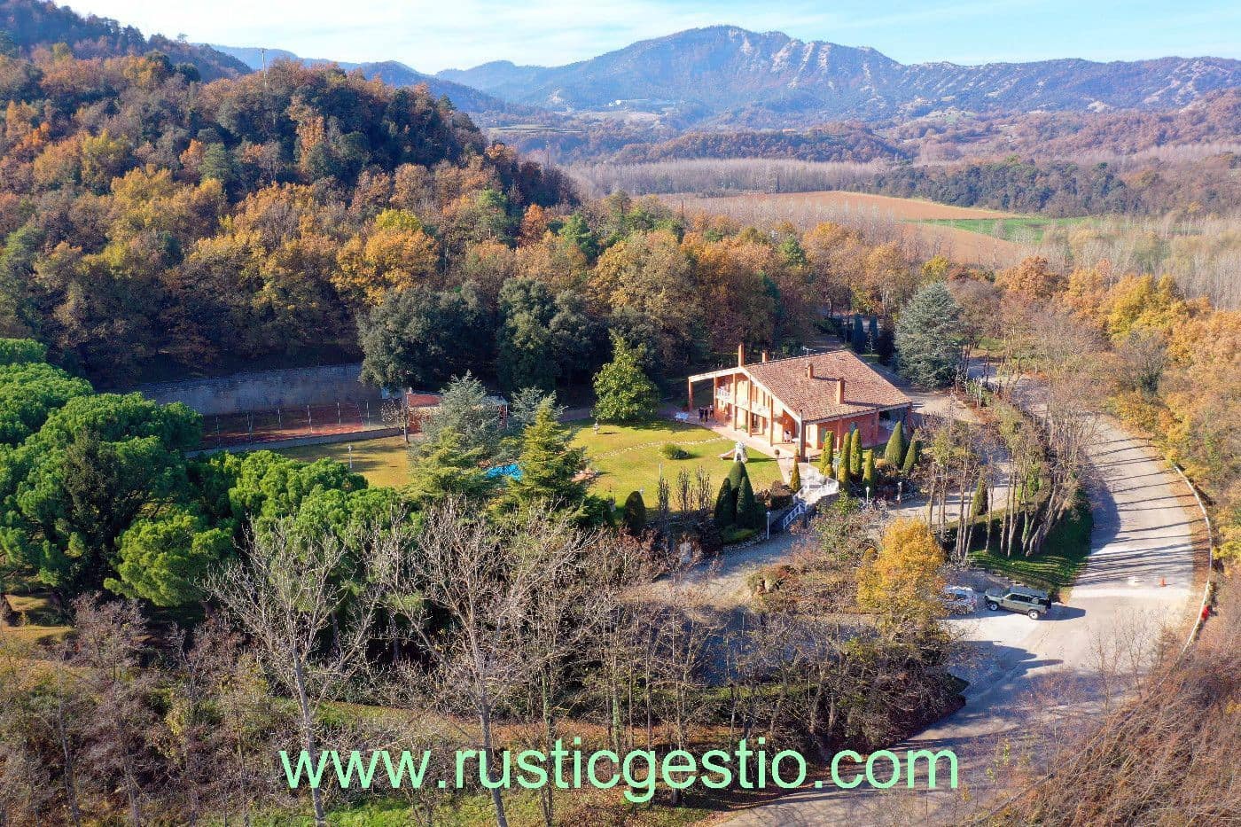 12 bedroom Finca/Country House for sale in Oris with pool garage - € 920,000 (Ref: 9168688)