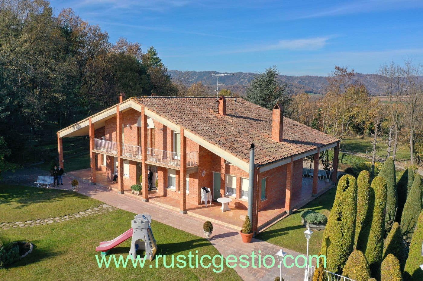 12 bedroom Finca/Country House for sale in Oris with pool garage - € 920,000 (Ref: 9168688)
