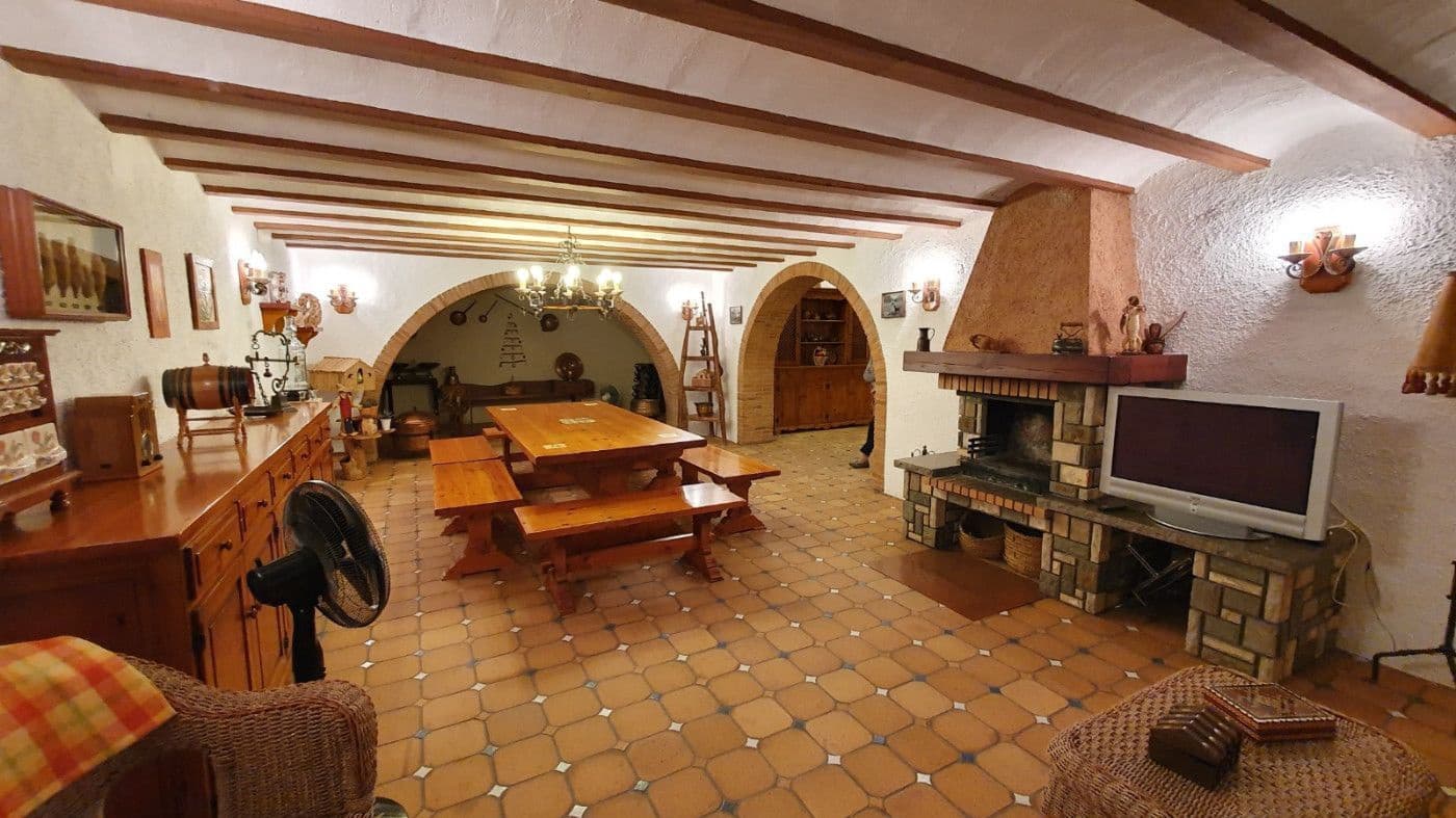 12 bedroom Finca/Country House for sale in Oris with pool garage - € 920,000 (Ref: 9168688)