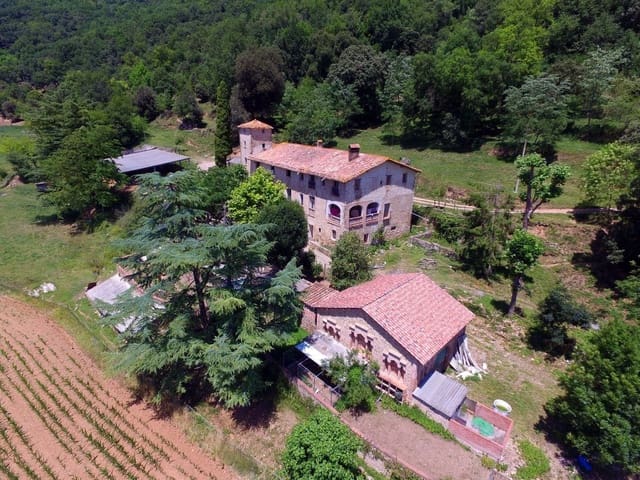 10 soveværelse Finca/Landehus til salg i Olot - € 850.000 (Ref: 9168690)