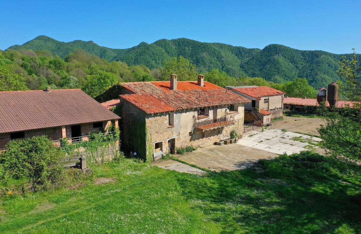 8 sypialnia Finka/Dom wiejski na sprzedaż w Vidra z garażem - 750 000 € (Ref: 9168694)