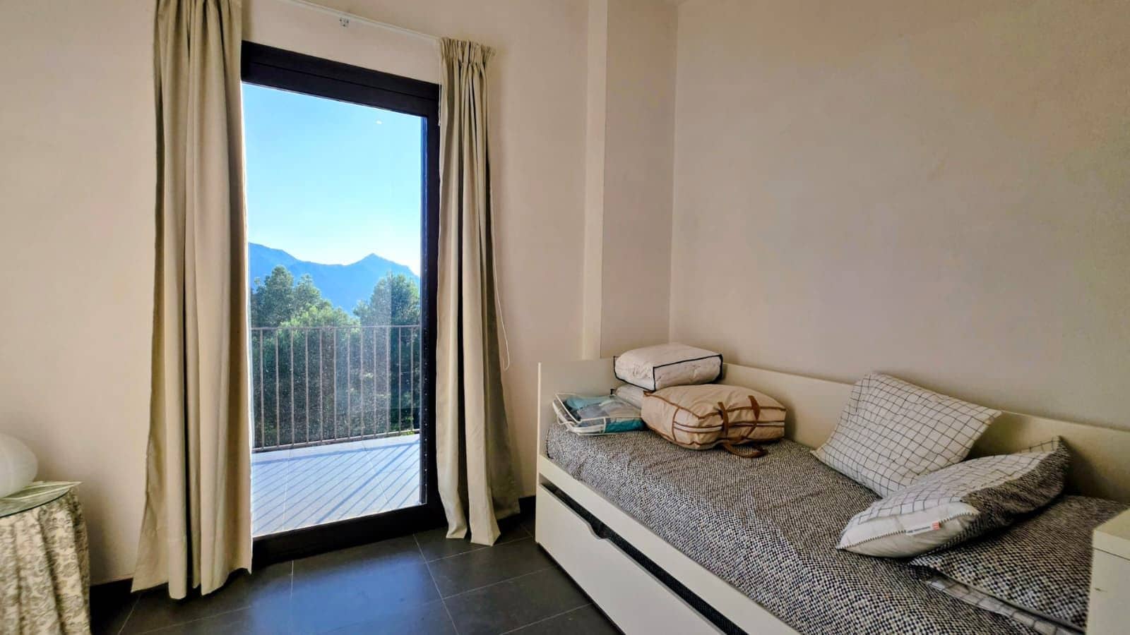 5 soveværelse Byhus til salg i Borreda med garage - € 700.000 (Ref: 9345635)