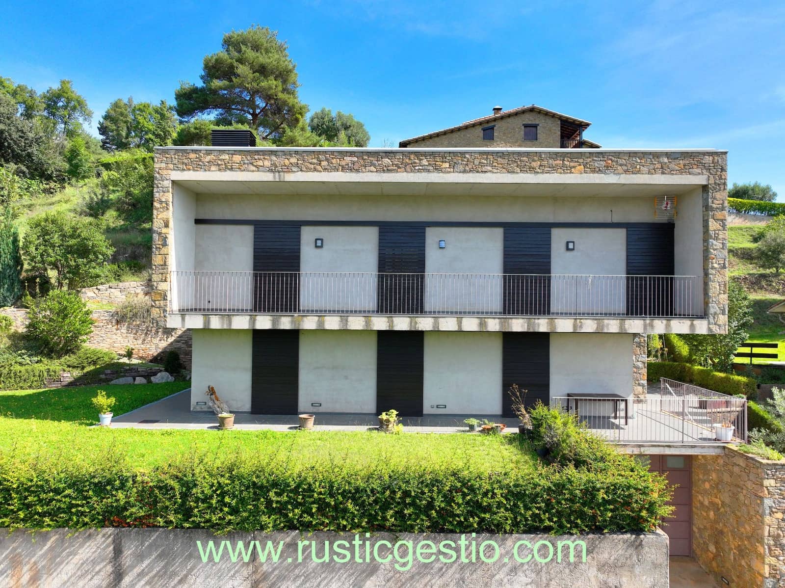 5 soveværelse Byhus til salg i Borreda med garage - € 700.000 (Ref: 9345635)