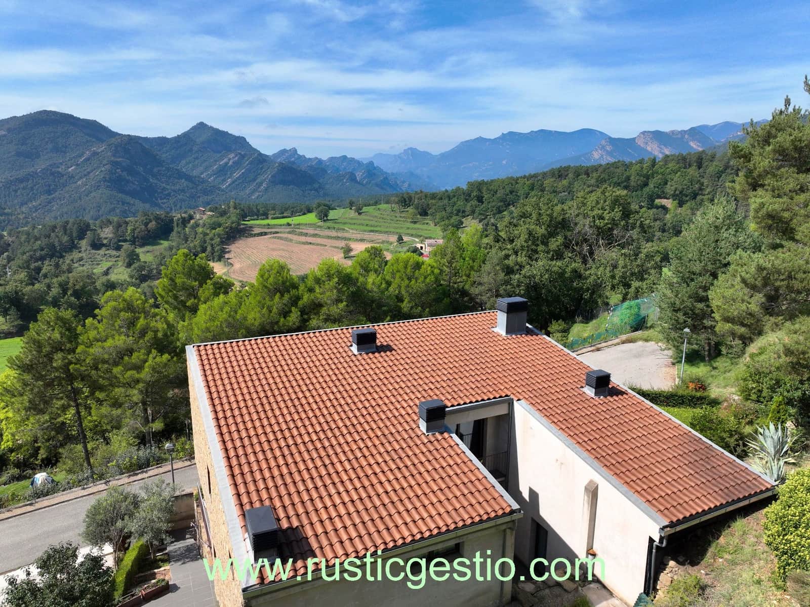 5 soveværelse Byhus til salg i Borreda med garage - € 700.000 (Ref: 9345635)