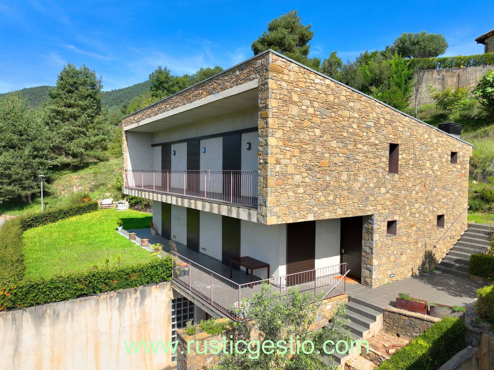 5 soveværelse Byhus til salg i Borreda med garage - € 700.000 (Ref: 9345635)